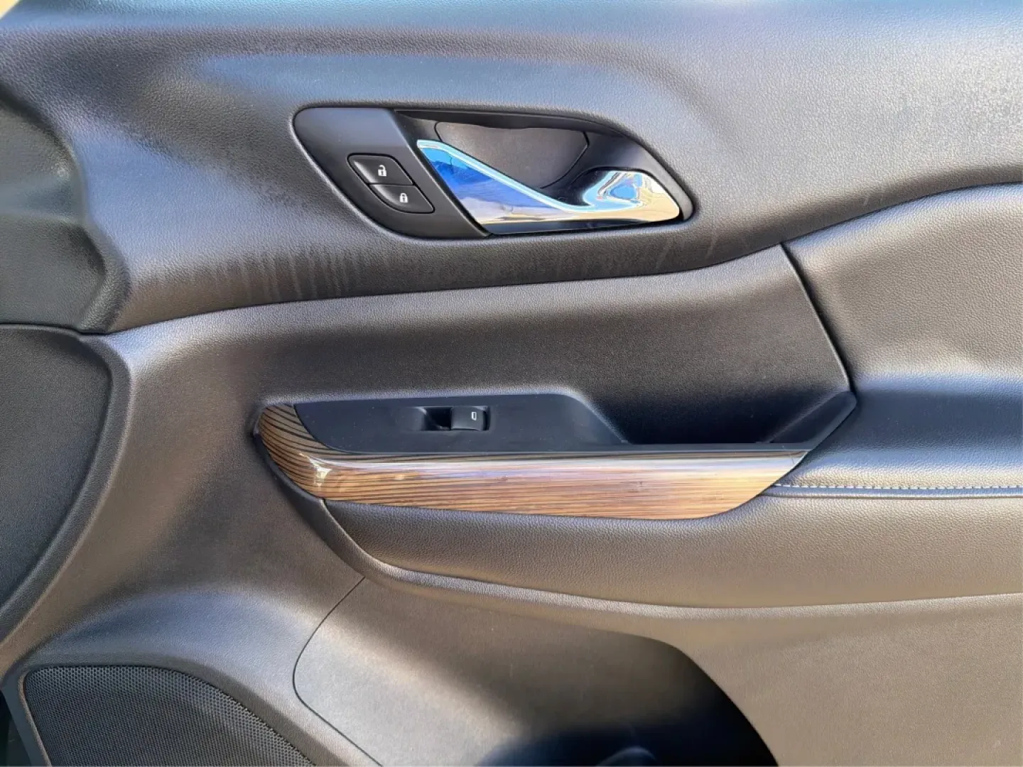 2018 GMC Acadia SLE-1 (1GKKNKLA5JZ) with an 2.5L I-4 gasoline direct injection engine, located at 1230 East Main St, Xenia, OH, 45385, (937) 908-9800, 39.688026, -83.910172 - Unleash your adventurous spirit with the 2018 GMC Acadia SLE-1, the perfect SUV for weekend getaways, family road trips, or daily commutes. With its spacious interior and versatile cargo space, this SUV is designed for those who value comfort and practicality without sacrificing style. At Advantage - Photo#18