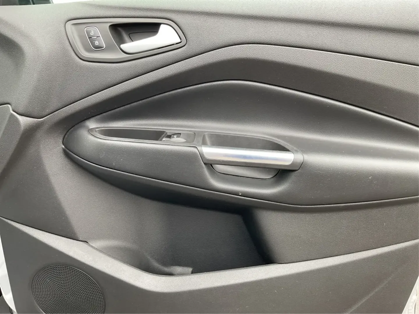 2018 Ford Escape SEL (1FMCU0HD1JU) with an Other engine, located at 1230 East Main St, Xenia, OH, 45385, (937) 908-9800, 39.688026, -83.910172 - **Discover Your Perfect Adventure Companion: 2018 Ford Escape SEL Available at Advantage Car and Credit**<br /> <br /> Are you ready to elevate your family outings or weekend getaways? The 2018 Ford Escape SEL, offered at **Advantage Car and Credit** in **Xenia, OH**, is the ideal vehicle for both u - Photo#20