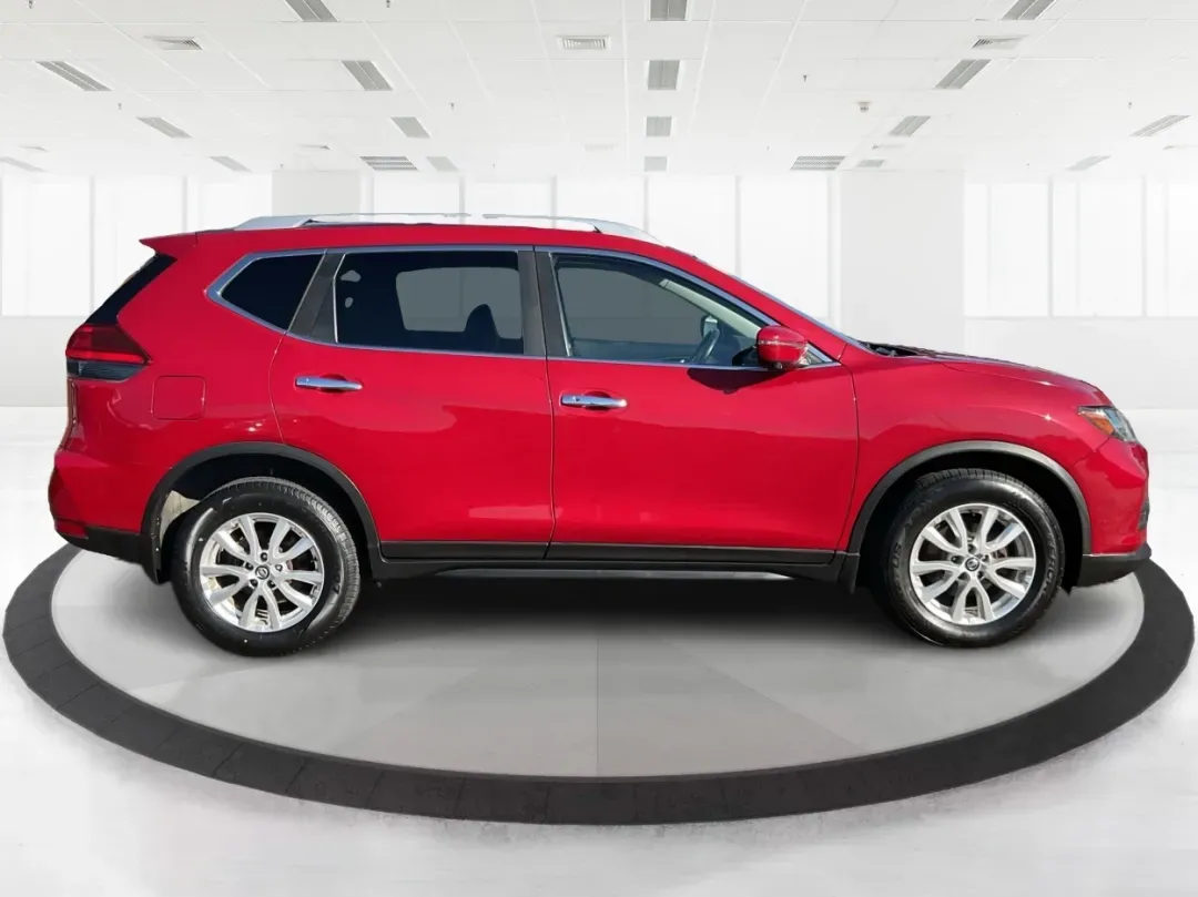 2017 Nissan Rogue SV (JN8AT2MV6HW) with an 2.5L I-4 DOHC engine, CVT transmission, located at 1230 East Main St, Xenia, OH, 45385, (937) 908-9800, 39.688026, -83.910172 - 2017 Nissan Rogue SV - Photo#1