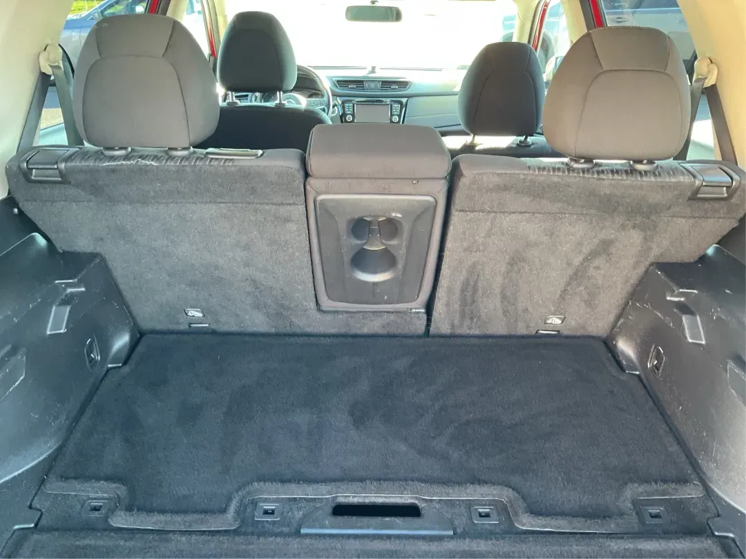 2017 Nissan Rogue SV (JN8AT2MV6HW) with an 2.5L I-4 DOHC engine, CVT transmission, located at 1230 East Main St, Xenia, OH, 45385, (937) 908-9800, 39.688026, -83.910172 - 2017 Nissan Rogue SV - Photo#12