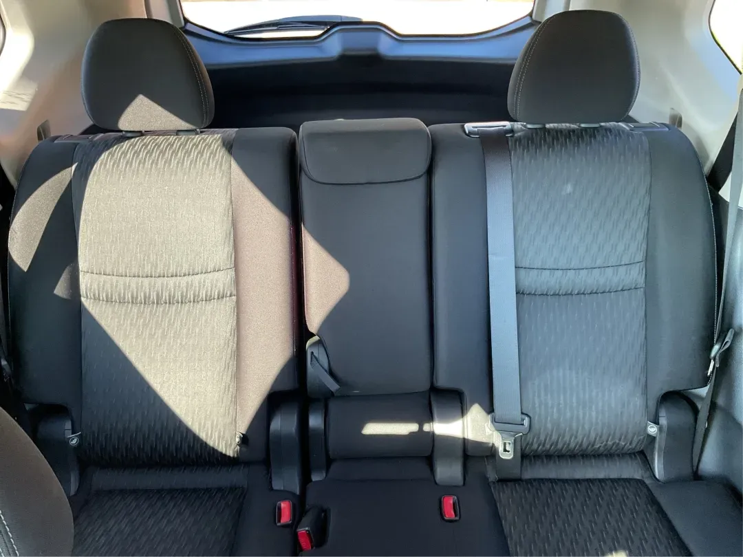 2017 Nissan Rogue SV (JN8AT2MV6HW) with an 2.5L I-4 DOHC engine, CVT transmission, located at 1230 East Main St, Xenia, OH, 45385, (937) 908-9800, 39.688026, -83.910172 - 2017 Nissan Rogue SV - Photo#14