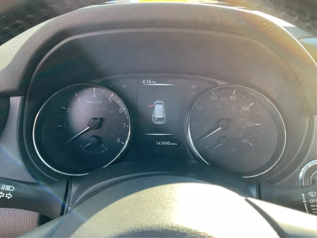 2017 Nissan Rogue SV (JN8AT2MV6HW) with an 2.5L I-4 DOHC engine, CVT transmission, located at 1230 East Main St, Xenia, OH, 45385, (937) 908-9800, 39.688026, -83.910172 - 2017 Nissan Rogue SV - Photo#15