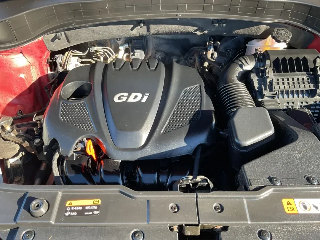 2015 Kia Sorento LX (5XYKTCA66FG) with an 2.4L I-4 gasoline direct injection engine, located at 4508 South Dixie Dr, Moraine, OH, 45439, (937) 908-9800, 39.689976, -84.218452 - **Adventure Awaits with the 2015 Kia Sorento LX from Advantage Car and Credit!**<br /> <br /> Are you ready to elevate your family outings or embark on unforgettable weekend adventures? Look no further than this stunning **2015 Kia Sorento LX**! With its striking Remington Red Metallic exterior and - Photo#11