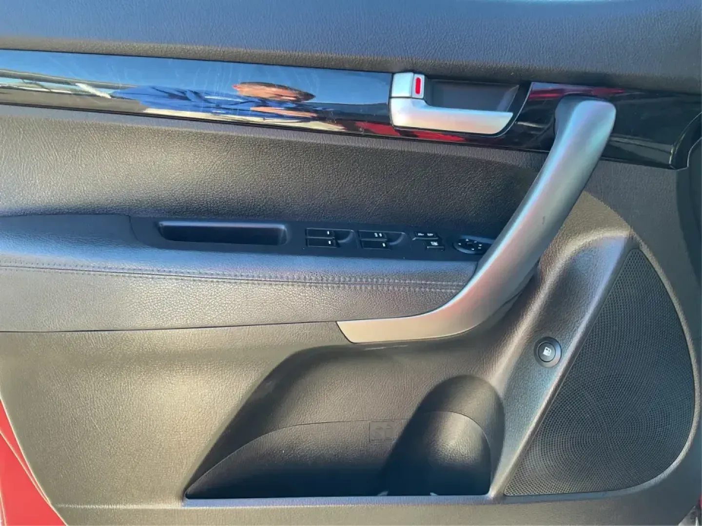 2015 Kia Sorento LX (5XYKTCA66FG) with an 2.4L I-4 gasoline direct injection engine, 6-Speed Automatic transmission, located at 4508 South Dixie Dr, Moraine, OH, 45439, (937) 908-9800, 39.689976, -84.218452 - **Adventure Awaits with the 2015 Kia Sorento LX from Advantage Car and Credit!**<br /> <br /> Are you ready to elevate your family outings or embark on unforgettable weekend adventures? Look no further than this stunning **2015 Kia Sorento LX**! With its striking Remington Red Metallic exterior and - Photo#17