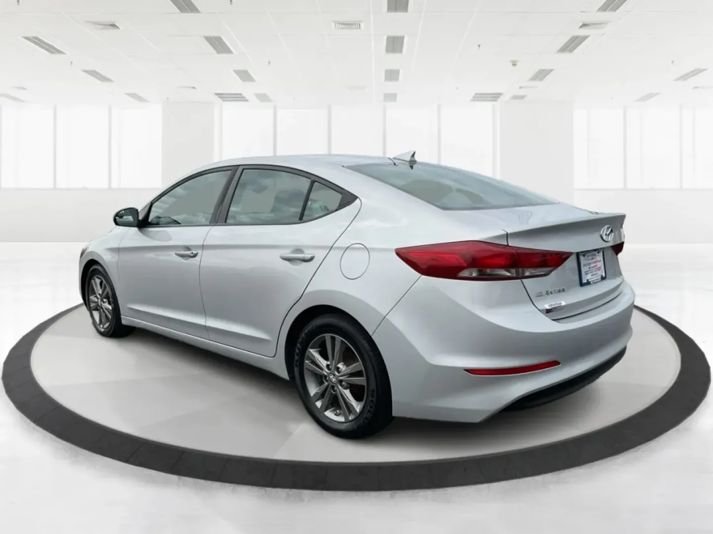 2017 Hyundai Elantra SE (5NPD84LF2HH) with an Nu 2L I-4 DOHC engine, located at 8750 N County Rd 25A, Piqua, OH, 45356, (937) 908-9800, 40.164391, -84.232513 - Discover your next adventure with the 2017 Hyundai Elantra SE, available now at Advantage Car and Credit - Piqua! This stylish sedan is perfect for budget-conscious buyers looking for a reliable vehicle that effortlessly blends comfort, performance, and technology. Whether you're commuting to work, - Photo#4