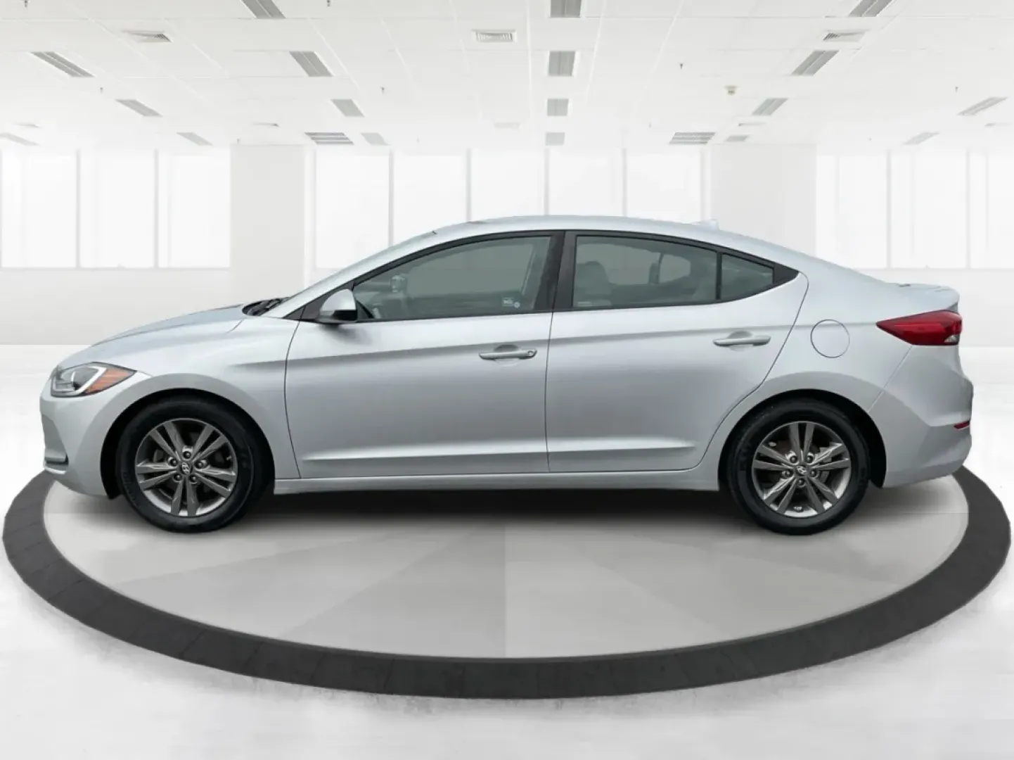 2017 Hyundai Elantra SE (5NPD84LF2HH) with an Nu 2L I-4 DOHC engine, located at 8750 N County Rd 25A, Piqua, OH, 45356, (937) 908-9800, 40.164391, -84.232513 - Discover your next adventure with the 2017 Hyundai Elantra SE, available now at Advantage Car and Credit - Piqua! This stylish sedan is perfect for budget-conscious buyers looking for a reliable vehicle that effortlessly blends comfort, performance, and technology. Whether you're commuting to work, - Photo#5