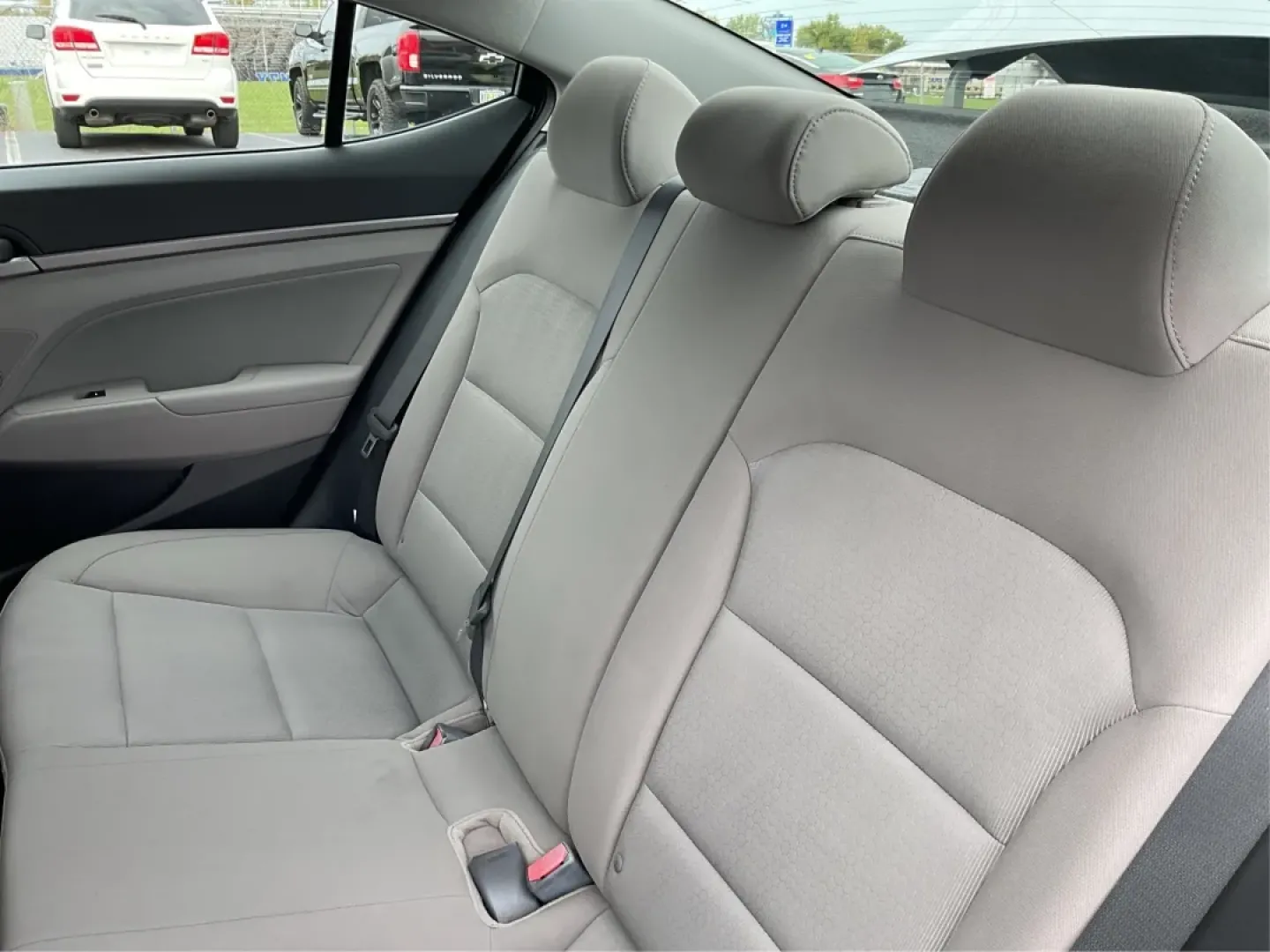 2017 Hyundai Elantra SE (5NPD84LF2HH) with an Nu 2L I-4 DOHC engine, located at 8750 N County Rd 25A, Piqua, OH, 45356, (937) 908-9800, 40.164391, -84.232513 - Discover your next adventure with the 2017 Hyundai Elantra SE, available now at Advantage Car and Credit - Piqua! This stylish sedan is perfect for budget-conscious buyers looking for a reliable vehicle that effortlessly blends comfort, performance, and technology. Whether you're commuting to work, - Photo#10