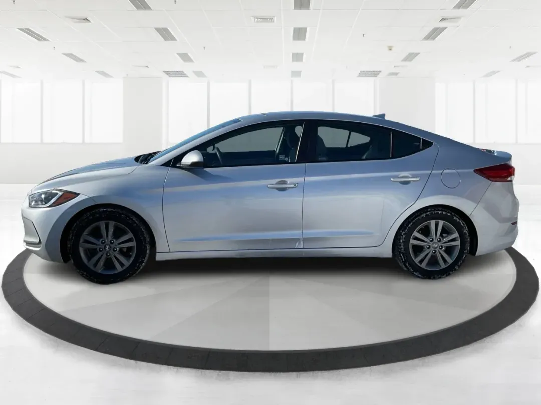 2017 Hyundai Elantra SE (5NPD84LF2HH) with an Nu 2L I-4 DOHC engine, located at 1230 East Main St, Xenia, OH, 45385, (937) 908-9800, 39.688026, -83.910172 - 2017 Hyundai Elantra SE - Photo#5