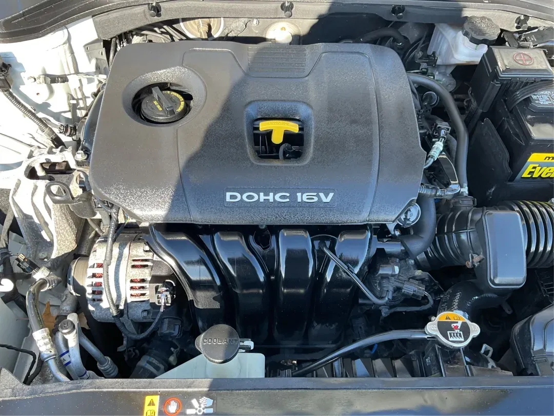 2017 Hyundai Elantra SE (5NPD84LF2HH) with an Nu 2L I-4 DOHC engine, located at 1230 East Main St, Xenia, OH, 45385, (937) 908-9800, 39.688026, -83.910172 - 2017 Hyundai Elantra SE - Photo#11