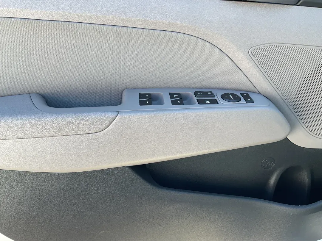 2017 Hyundai Elantra SE (5NPD84LF2HH) with an Nu 2L I-4 DOHC engine, located at 1230 East Main St, Xenia, OH, 45385, (937) 908-9800, 39.688026, -83.910172 - 2017 Hyundai Elantra SE - Photo#17