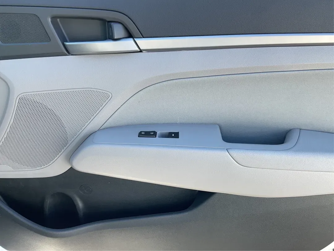 2017 Hyundai Elantra SE (5NPD84LF2HH) with an Nu 2L I-4 DOHC engine, located at 1230 East Main St, Xenia, OH, 45385, (937) 908-9800, 39.688026, -83.910172 - 2017 Hyundai Elantra SE - Photo#18