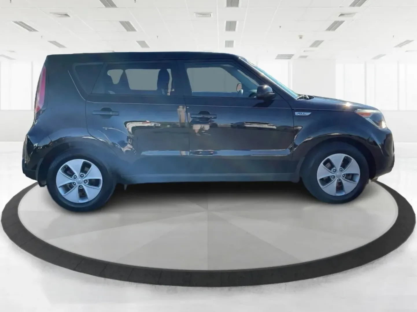 2015 Kia Soul Base (KNDJN2A22F7) with an Other engine, Auto transmission, located at 880 E. National Road, Vandalia, OH, 45377, (937) 908-9800, 39.891918, -84.183594 - Discover a new level of convenience and versatility with the 2015 Kia Soul, the perfect vehicle for those balancing a busy lifestyle in Vandalia, OH. Whether you're a growing family looking for a spacious ride, a commuter needing dependability for long drives, or someone seeking low-maintenance vehi - Photo#1