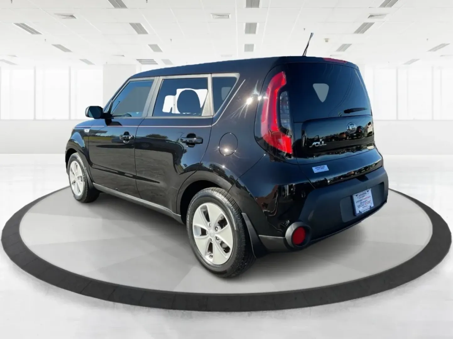 2015 Kia Soul Base (KNDJN2A22F7) with an Other engine, Auto transmission, located at 880 E. National Road, Vandalia, OH, 45377, (937) 908-9800, 39.891918, -84.183594 - Discover a new level of convenience and versatility with the 2015 Kia Soul, the perfect vehicle for those balancing a busy lifestyle in Vandalia, OH. Whether you're a growing family looking for a spacious ride, a commuter needing dependability for long drives, or someone seeking low-maintenance vehi - Photo#4