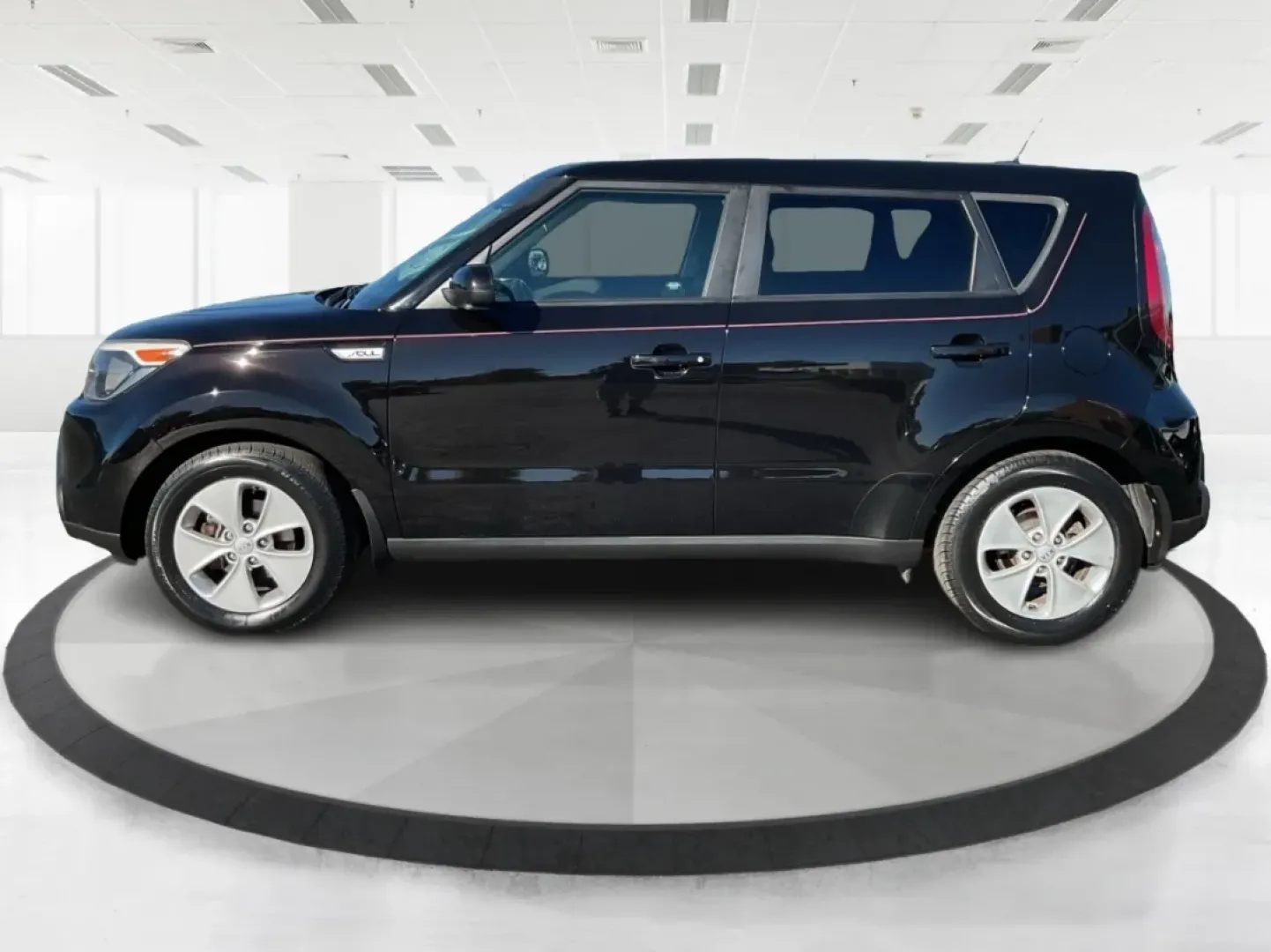 2015 Kia Soul Base (KNDJN2A22F7) with an Other engine, Auto transmission, located at 880 E. National Road, Vandalia, OH, 45377, (937) 908-9800, 39.891918, -84.183594 - Discover a new level of convenience and versatility with the 2015 Kia Soul, the perfect vehicle for those balancing a busy lifestyle in Vandalia, OH. Whether you're a growing family looking for a spacious ride, a commuter needing dependability for long drives, or someone seeking low-maintenance vehi - Photo#5