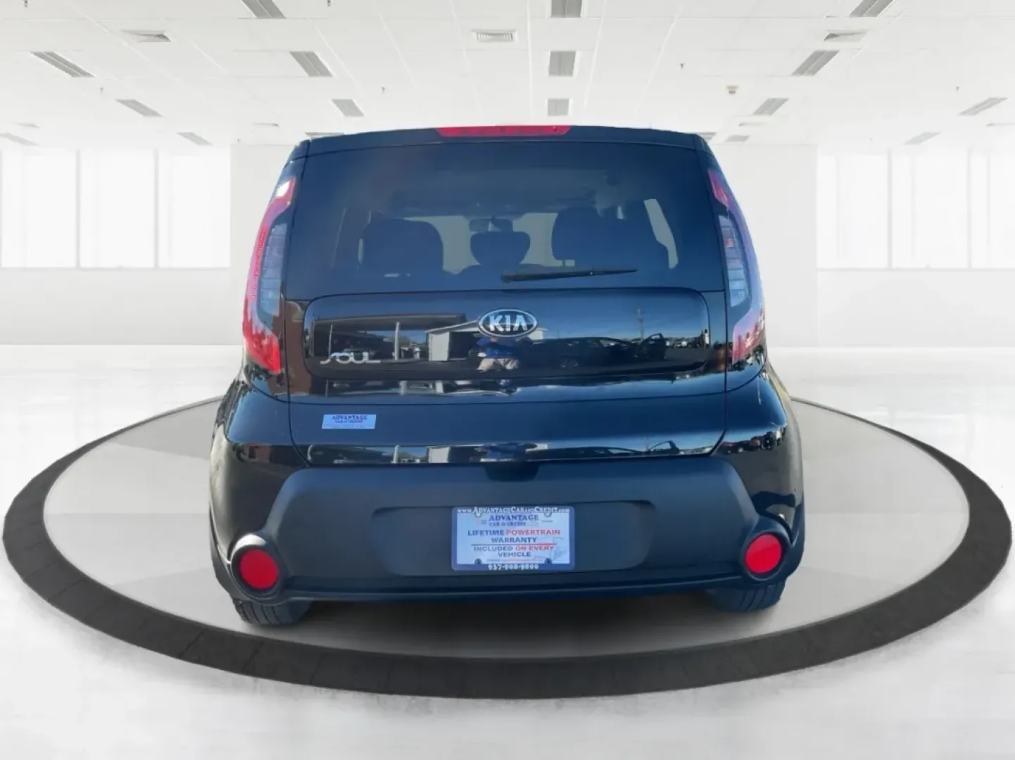 2015 Kia Soul Base (KNDJN2A22F7) with an 1.6L L4 DOHC 16V engine, Auto transmission, located at 1230 East Main St, Xenia, OH, 45385, (937) 908-9800, 39.688026, -83.910172 - Discover a new level of convenience and versatility with the 2015 Kia Soul, the perfect vehicle for those balancing a busy lifestyle in Vandalia, OH. Whether you're a growing family looking for a spacious ride, a commuter needing dependability for long drives, or someone seeking low-maintenance vehi - Photo#3