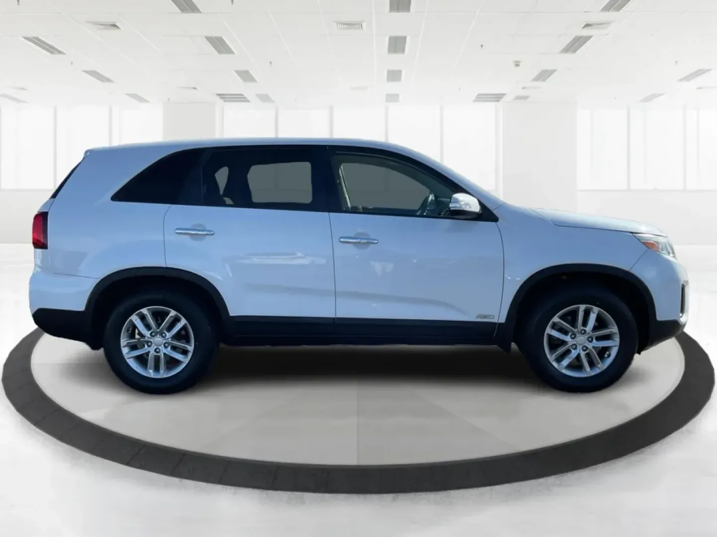 2015 Kia Sorento LX (5XYKTCA66FG) with an 2.4L I-4 gasoline direct injection engine, located at 1230 East Main St, Xenia, OH, 45385, (937) 908-9800, 39.688026, -83.910172 - Are you ready to elevate your family adventures or conquer your daily commutes? The 2015 Kia Sorento LX is the perfect companion for anyone seeking versatility, reliability, and comfort on the road. With ample space for growing families or weekend getaways, this SUV is designed to adapt to your life - Photo#1