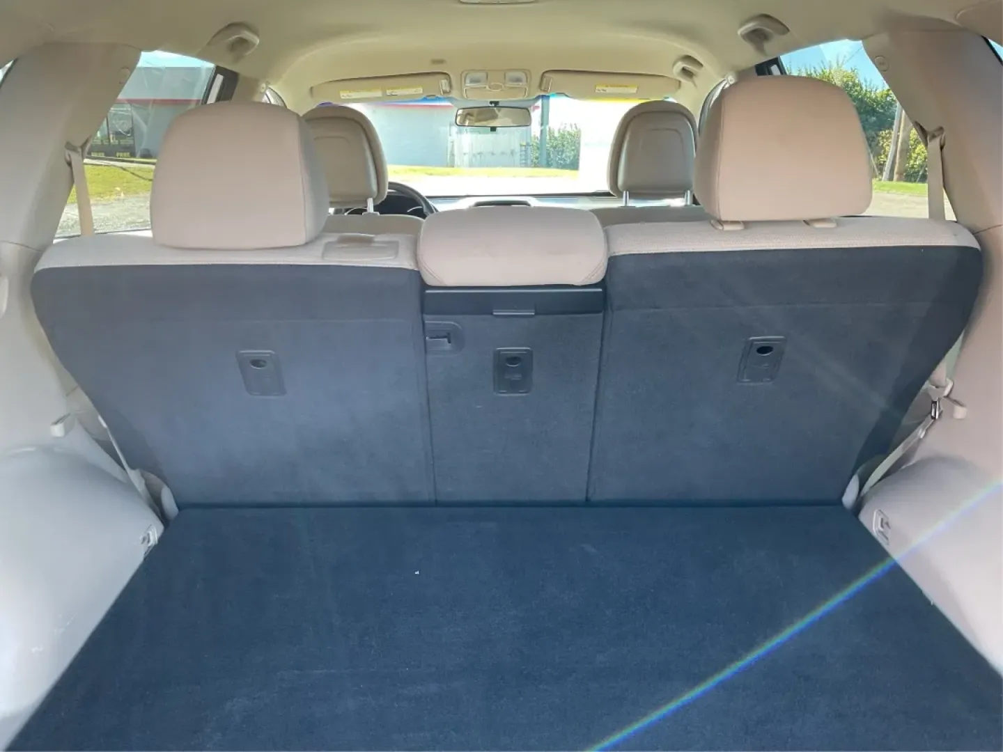 2015 Kia Sorento LX (5XYKTCA66FG) with an 2.4L I-4 gasoline direct injection engine, located at 1230 East Main St, Xenia, OH, 45385, (937) 908-9800, 39.688026, -83.910172 - Are you ready to elevate your family adventures or conquer your daily commutes? The 2015 Kia Sorento LX is the perfect companion for anyone seeking versatility, reliability, and comfort on the road. With ample space for growing families or weekend getaways, this SUV is designed to adapt to your life - Photo#11