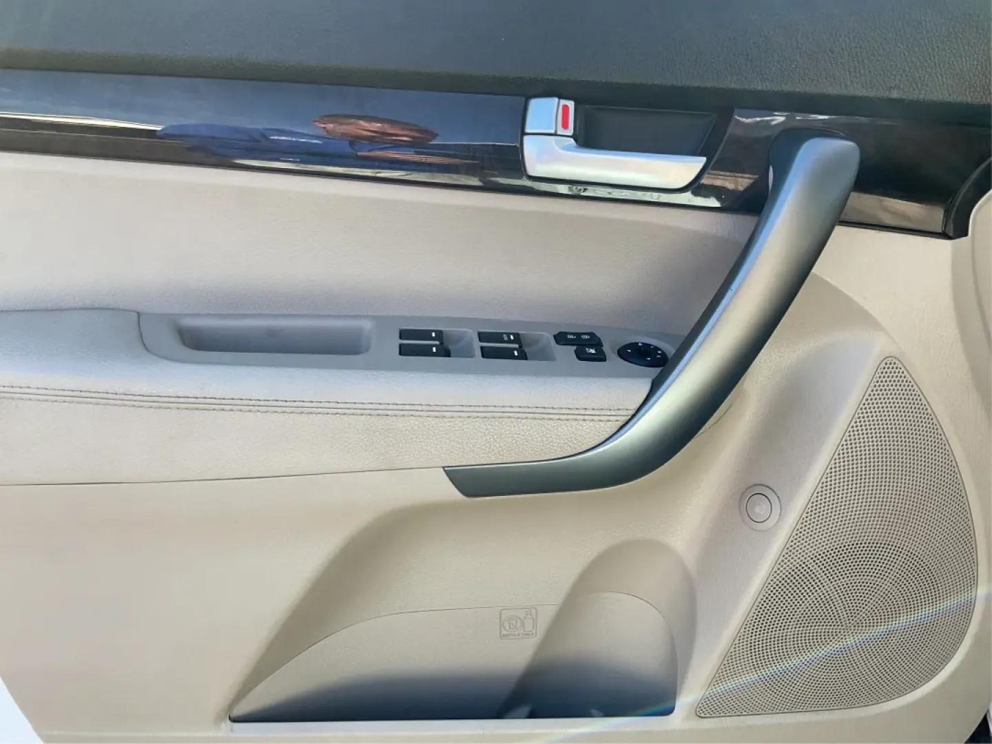 2015 Kia Sorento LX (5XYKTCA66FG) with an 2.4L I-4 gasoline direct injection engine, located at 1230 East Main St, Xenia, OH, 45385, (937) 908-9800, 39.688026, -83.910172 - Are you ready to elevate your family adventures or conquer your daily commutes? The 2015 Kia Sorento LX is the perfect companion for anyone seeking versatility, reliability, and comfort on the road. With ample space for growing families or weekend getaways, this SUV is designed to adapt to your life - Photo#16