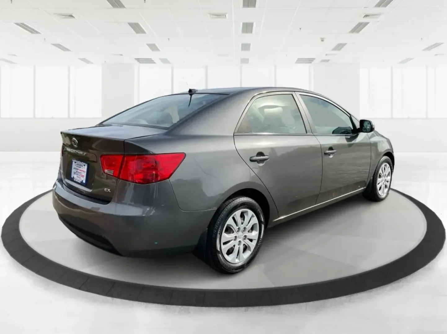 2013 Kia Forte EX (KNAFU4A27D5) with an 2L I-4 DOHC engine, located at 1230 East Main St, Xenia, OH, 45385, (937) 908-9800, 39.688026, -83.910172 - Are you searching for the perfect vehicle that seamlessly blends comfort, reliability, and affordability? Look no further than the 2013 Kia Forte EX, available now at Advantage Car and Credit in Xenia, OH. This stylish sedan is ideal for both daily commutes and weekend getaways, making it perfect fo - Photo#2