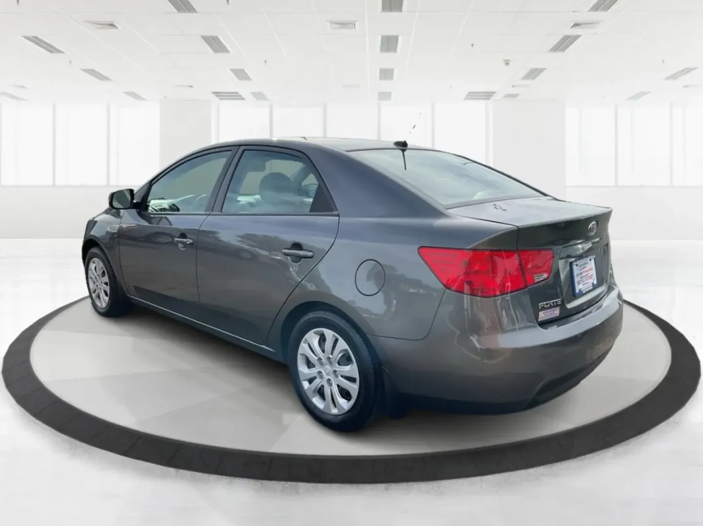 2013 Kia Forte EX (KNAFU4A27D5) with an 2L I-4 DOHC engine, located at 1230 East Main St, Xenia, OH, 45385, (937) 908-9800, 39.688026, -83.910172 - Are you searching for the perfect vehicle that seamlessly blends comfort, reliability, and affordability? Look no further than the 2013 Kia Forte EX, available now at Advantage Car and Credit in Xenia, OH. This stylish sedan is ideal for both daily commutes and weekend getaways, making it perfect fo - Photo#4