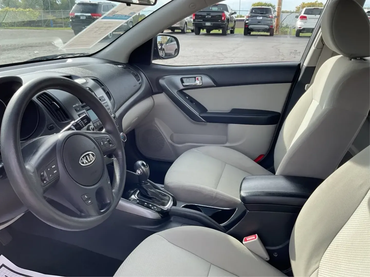 2013 Kia Forte EX (KNAFU4A27D5) with an 2L I-4 DOHC engine, located at 1230 East Main St, Xenia, OH, 45385, (937) 908-9800, 39.688026, -83.910172 - Are you searching for the perfect vehicle that seamlessly blends comfort, reliability, and affordability? Look no further than the 2013 Kia Forte EX, available now at Advantage Car and Credit in Xenia, OH. This stylish sedan is ideal for both daily commutes and weekend getaways, making it perfect fo - Photo#9