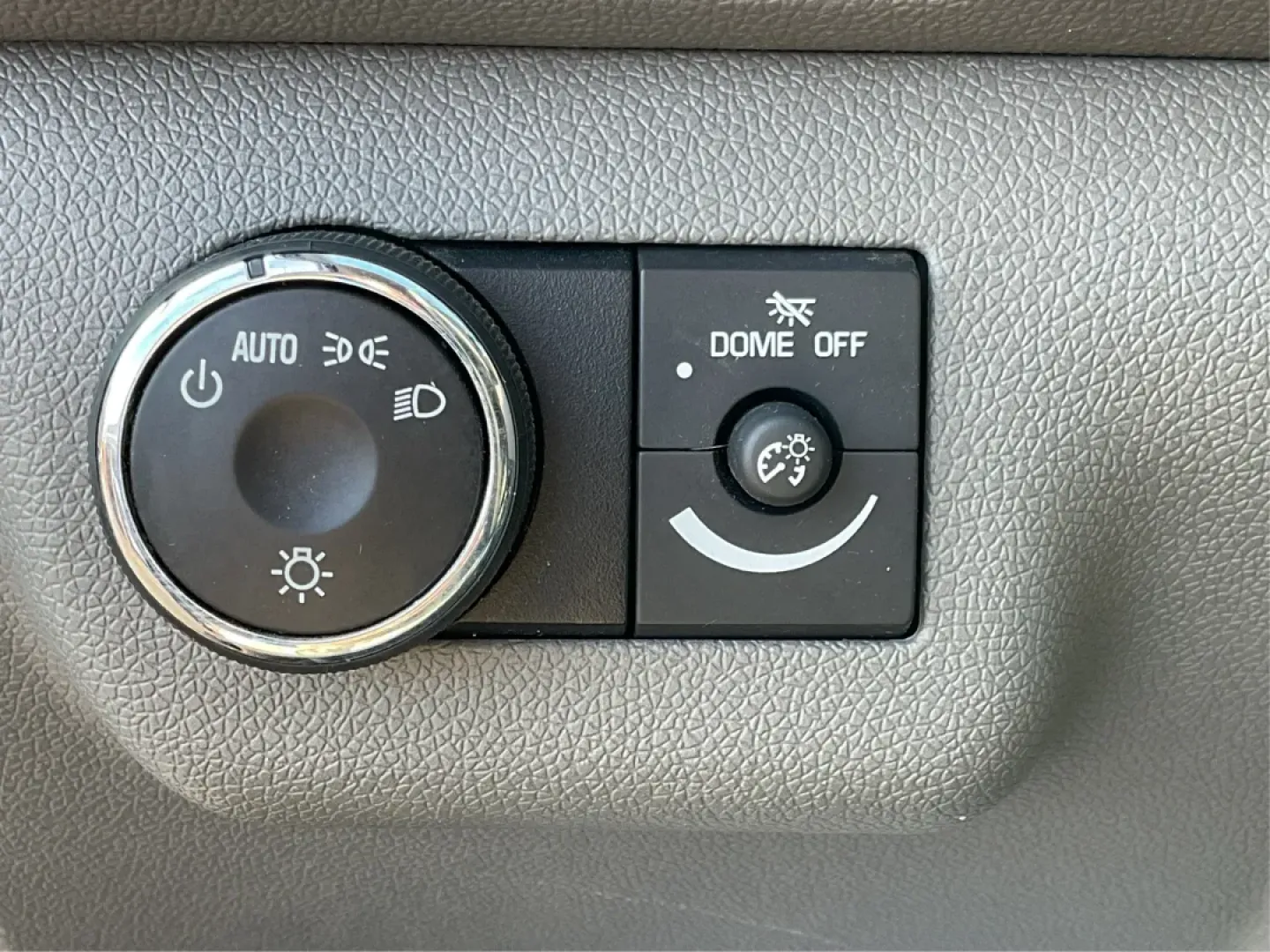 2017 Chevrolet Traverse LS (1GNKVFKD4HJ) with an 3.6L V-6 gasoline direct injection engine, located at 8750 N County Rd 25A, Piqua, OH, 45356, (937) 908-9800, 40.164391, -84.232513 - Experience the perfect blend of style and functionality with the 2017 Chevrolet Traverse LS, available at Advantage Car and Credit - Piqua. This versatile SUV is tailored for families on the go, weekend adventurers, or anyone seeking a reliable vehicle to navigate life's journeys. With spacious seat - Photo#17