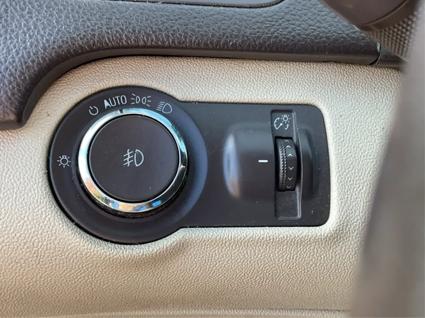 2013 Buick Regal Turbo - Premium 1 (2G4GS5EV2D9) with an ECOTEC 2L I-4 gasoline direct injection engine, located at 8750 N County Rd 25A, Piqua, OH, 45356, (937) 908-9800, 40.164391, -84.232513 - Are you in search of the perfect sedan that balances style, comfort, and practicality? Look no further than the 2013 Buick Regal Turbo - Premium 1, available now at Advantage Car and Credit - Piqua. Located at 8750 N County Rd 25A, Piqua, OH 45356, our Buy Here Pay Here dealership specializes in pro - Photo#17