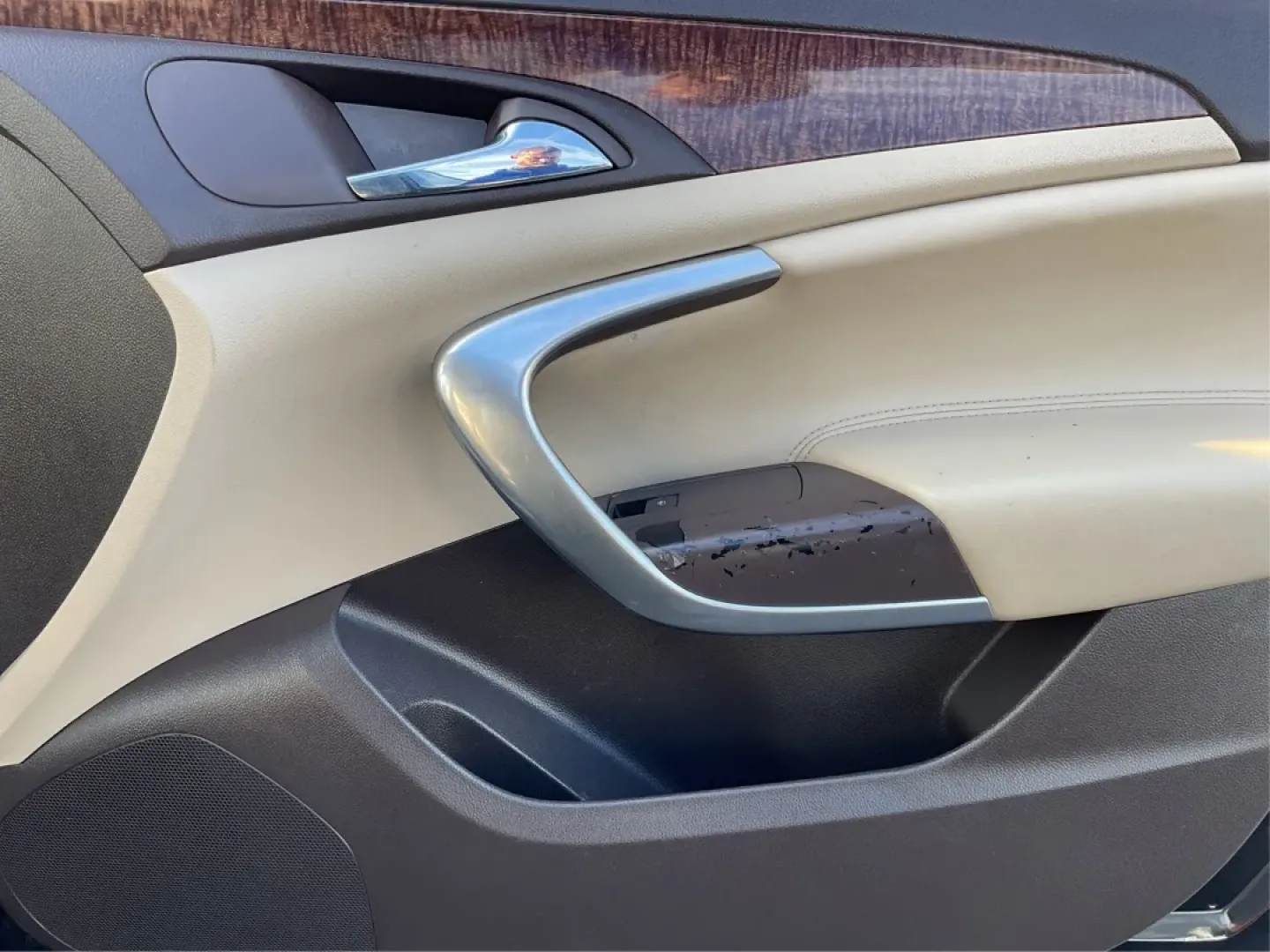 2013 Buick Regal Turbo - Premium 1 (2G4GS5EV2D9) with an ECOTEC 2L I-4 gasoline direct injection engine, located at 8750 N County Rd 25A, Piqua, OH, 45356, (937) 908-9800, 40.164391, -84.232513 - Are you in search of the perfect sedan that balances style, comfort, and practicality? Look no further than the 2013 Buick Regal Turbo - Premium 1, available now at Advantage Car and Credit - Piqua. Located at 8750 N County Rd 25A, Piqua, OH 45356, our Buy Here Pay Here dealership specializes in pro - Photo#20