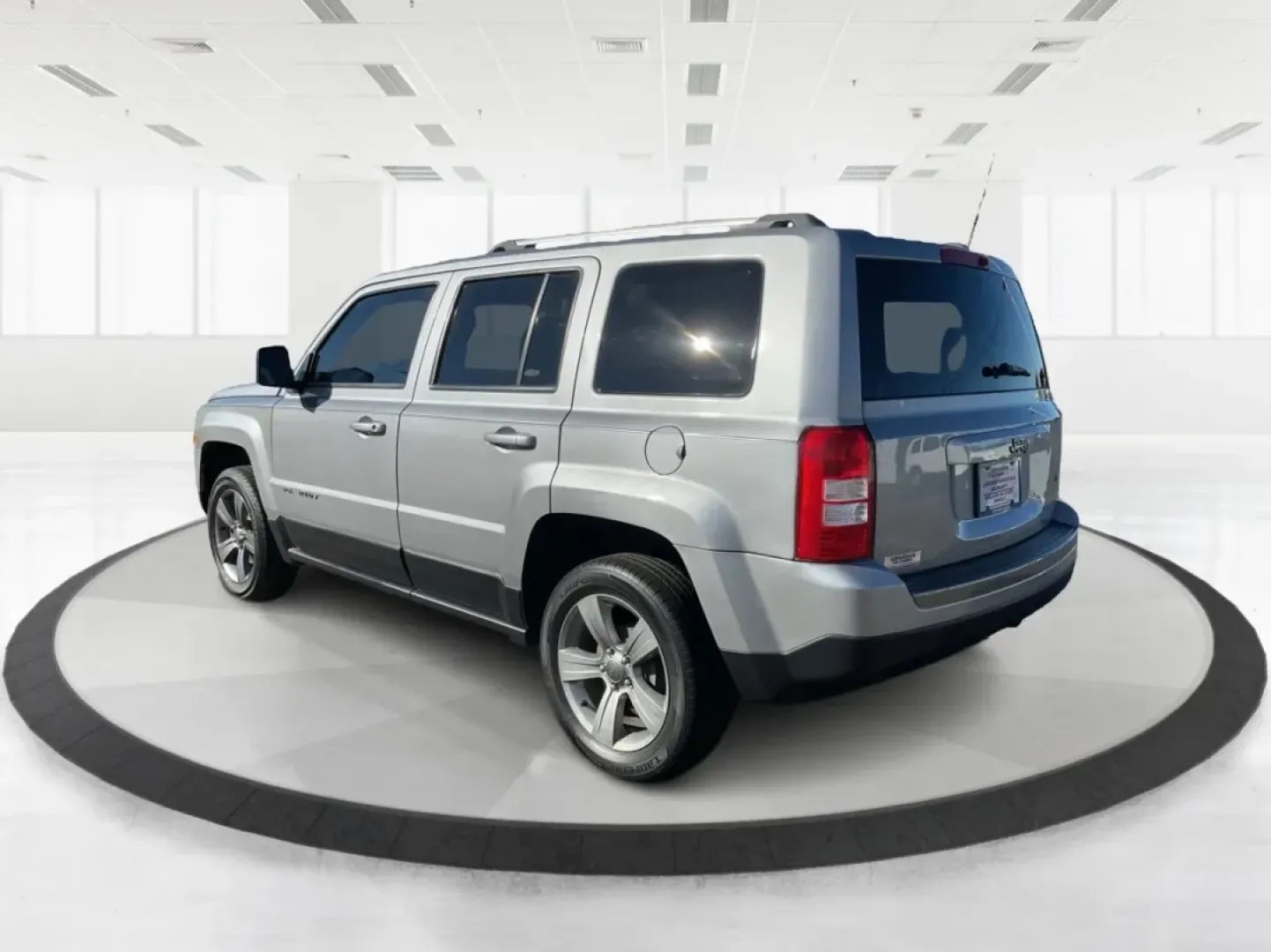 2016 Jeep Patriot Sport SE (1C4NJPBA0GD) with an 2L I-4 DOHC engine, located at 4508 South Dixie Dr, Moraine, OH, 45439, (937) 908-9800, 39.689976, -84.218452 - **Explore Adventure with the 2016 Jeep Patriot Sport SE Your Next Road Trip Awaits!**<br /> <br /> When it comes to memorable road trips or weekend getaways, having the right vehicle can make all the difference. The **2016 Jeep Patriot Sport SE** is designed for those who crave the thrill of advent - Photo#4