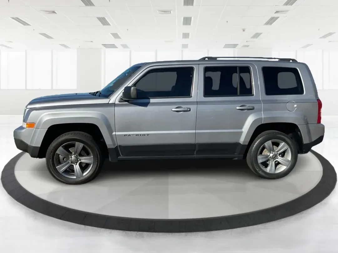 2016 Jeep Patriot Sport SE (1C4NJPBA0GD) with an 2L I-4 DOHC engine, located at 4508 South Dixie Dr, Moraine, OH, 45439, (937) 908-9800, 39.689976, -84.218452 - **Explore Adventure with the 2016 Jeep Patriot Sport SE Your Next Road Trip Awaits!**<br /> <br /> When it comes to memorable road trips or weekend getaways, having the right vehicle can make all the difference. The **2016 Jeep Patriot Sport SE** is designed for those who crave the thrill of advent - Photo#5