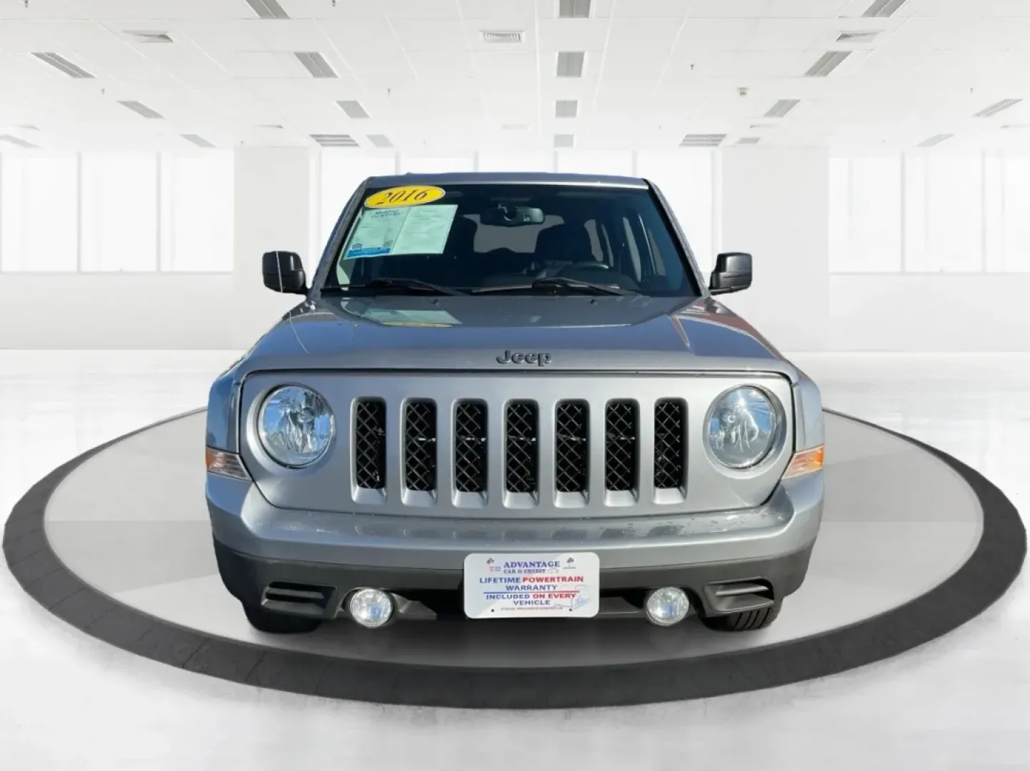 2016 Jeep Patriot Sport SE (1C4NJPBA0GD) with an 2L I-4 DOHC engine, located at 4508 South Dixie Dr, Moraine, OH, 45439, (937) 908-9800, 39.689976, -84.218452 - **Explore Adventure with the 2016 Jeep Patriot Sport SE Your Next Road Trip Awaits!**<br /> <br /> When it comes to memorable road trips or weekend getaways, having the right vehicle can make all the difference. The **2016 Jeep Patriot Sport SE** is designed for those who crave the thrill of advent - Photo#7