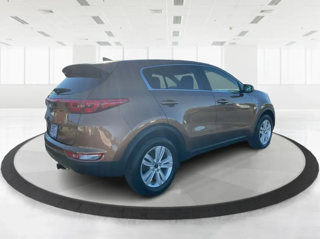 2017 Kia Sportage LX (KNDPMCAC2H7) with an Theta II 2.4L I-4 gasoline direct injection engine, located at 1230 East Main St, Xenia, OH, 45385, (937) 908-9800, 39.688026, -83.910172 - 2017 Kia Sportage LX - Photo#2