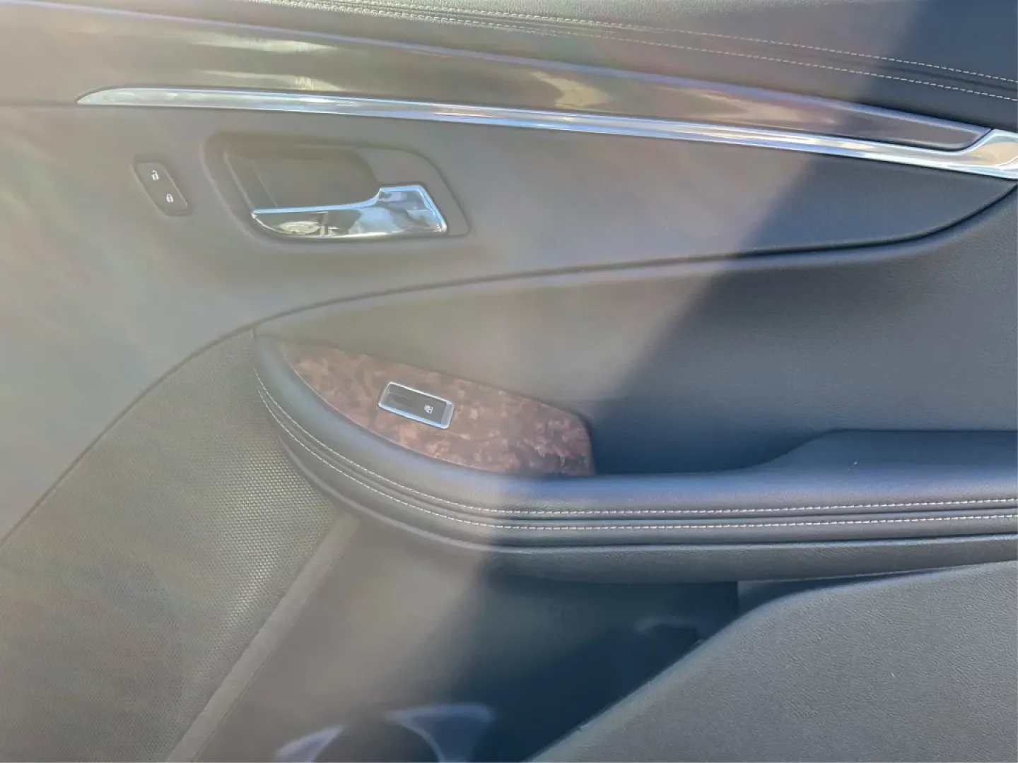 2014 Chevrolet Impala 1LT (1G1115SL8EU) with an ECOTEC 2.5L I-4 gasoline direct injection engine, located at 1230 East Main St, Xenia, OH, 45385, (937) 908-9800, 39.688026, -83.910172 - Experience the ultimate in comfort, style, and performance with this **2014 Chevrolet Impala 1LT**, available now at **Advantage Car and Credit - Xenia**, your premier buy here pay here dealership located at **1230 East Main St, Xenia, OH 45385**. This sleek sedan is perfect for busy professionals c - Photo#19