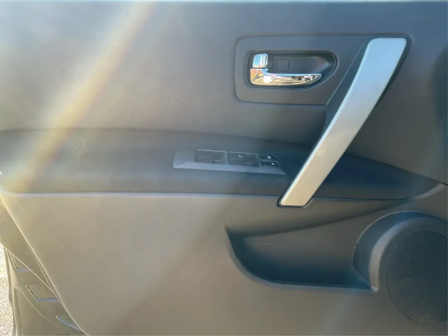 2015 Nissan Rogue S (JN8AS5MV2FW) with an 2.5L I-4 DOHC engine, located at 1099 N County Rd 25A , Troy, OH, 45373, (937) 908-9800, 40.057079, -84.212883 - Are you ready to elevate your daily commute or embark on spontaneous weekend getaways? The 2015 Nissan Rogue, available at Advantage Car and Credit in Troy, OH, is the perfect SUV for those who crave versatility and style. With its all-wheel drive and spacious interior, this vehicle is not just a mo - Photo#17