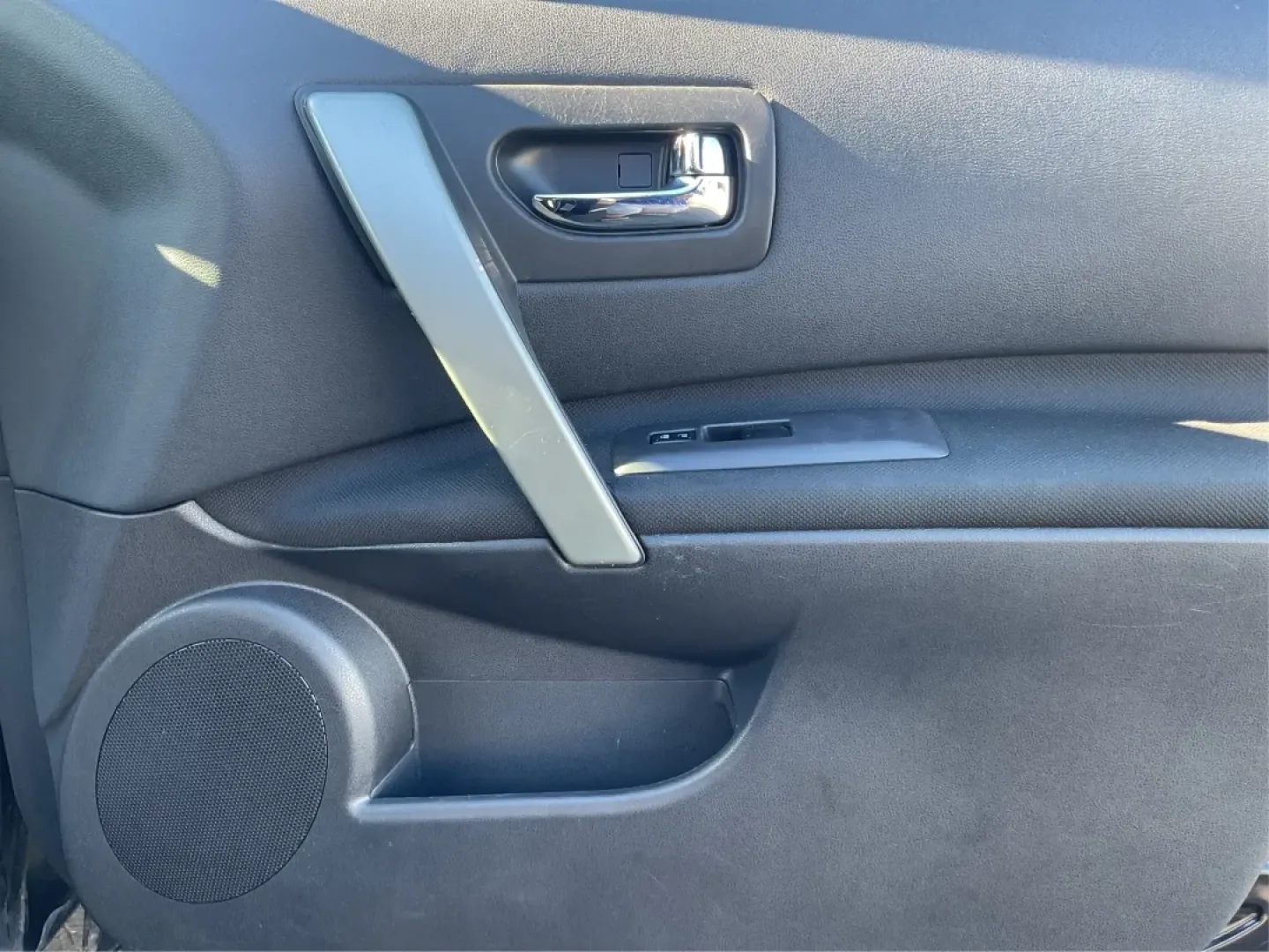 2015 Nissan Rogue S (JN8AS5MV2FW) with an 2.5L I-4 DOHC engine, located at 1099 N County Rd 25A , Troy, OH, 45373, (937) 908-9800, 40.057079, -84.212883 - Are you ready to elevate your daily commute or embark on spontaneous weekend getaways? The 2015 Nissan Rogue, available at Advantage Car and Credit in Troy, OH, is the perfect SUV for those who crave versatility and style. With its all-wheel drive and spacious interior, this vehicle is not just a mo - Photo#18