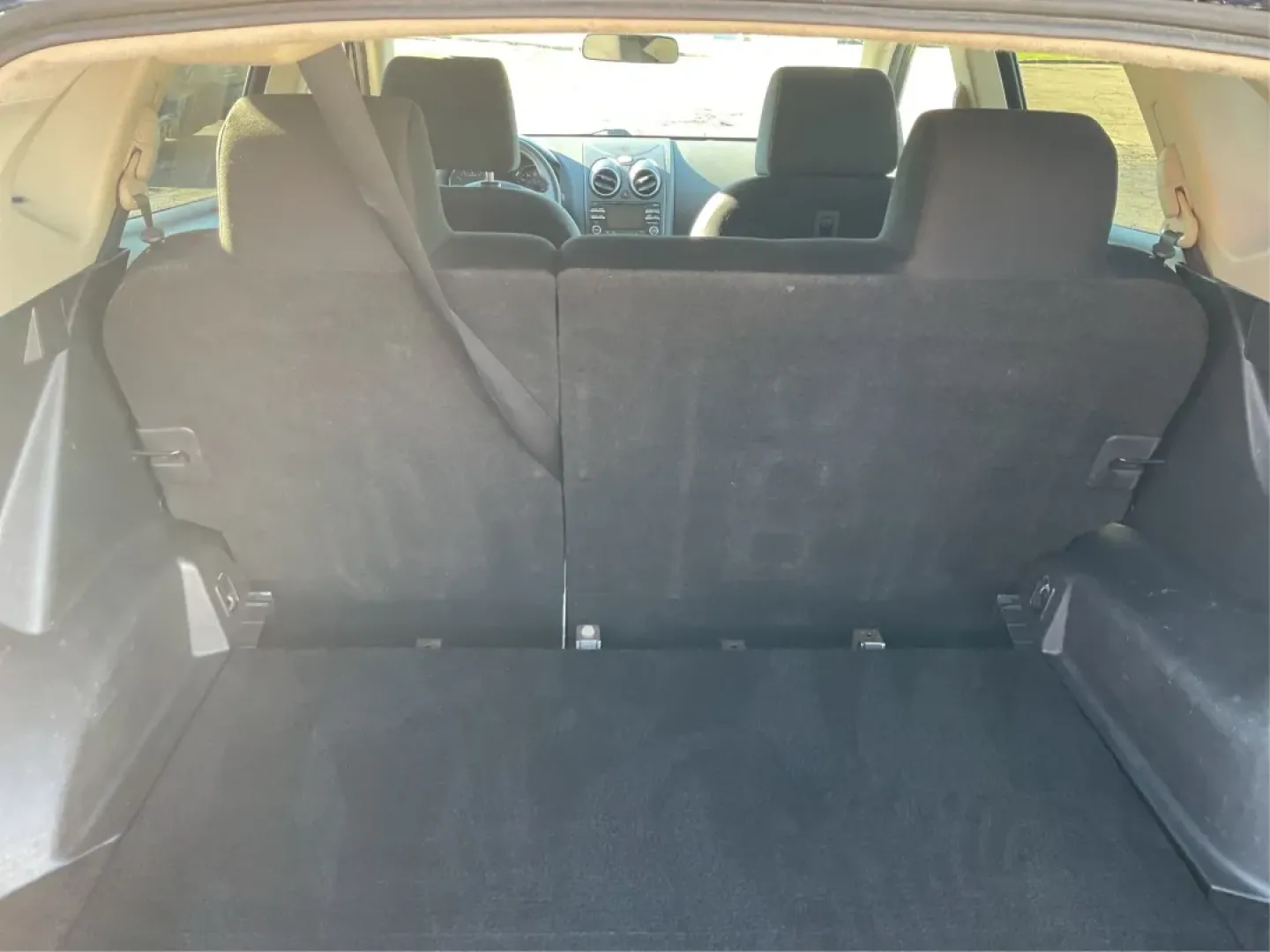 2015 Nissan Rogue S (JN8AS5MV2FW) with an 2.5L I-4 DOHC engine, located at 401 Woodman Dr, Riverside, OH, 45431, (937) 908-9800, 39.760899, -84.123421 - Are you ready to elevate your daily commute or embark on spontaneous weekend getaways? The 2015 Nissan Rogue, available at Advantage Car and Credit in Troy, OH, is the perfect SUV for those who crave versatility and style. With its all-wheel drive and spacious interior, this vehicle is not just a mo - Photo#12