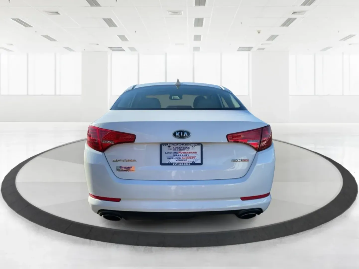 2012 Kia Optima EX (5XXGN4A70CG) with an 2.4L I-4 gasoline direct injection engine, located at 1099 N County Rd 25A , Troy, OH, 45373, (937) 908-9800, 40.057079, -84.212883 - Elevate your driving experience with this stunning 2012 Kia Optima EX, a perfect blend of style, comfort, and reliability. Ideal for budget-conscious buyers and growing families alike, this sedan is designed to meet your daily commuting needs while offering the space and features essential for both - Photo#3