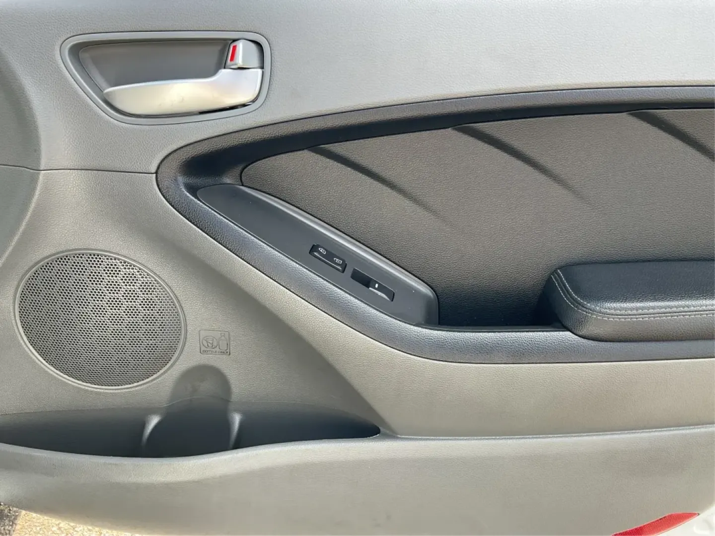 2018 Kia Forte LX (3KPFK4A73JE) with an 2L I-4 DOHC engine, located at 8750 N County Rd 25A, Piqua, OH, 45356, (937) 908-9800, 40.164391, -84.232513 - Discover a world of convenience and comfort with the 2018 Kia Forte LX, an ideal sedan for budget-conscious buyers and those seeking reliable transportation in Piqua, OH. Whether you're navigating the bustling streets of downtown or taking a scenic drive along the Great Miami River, this versatile v - Photo#18