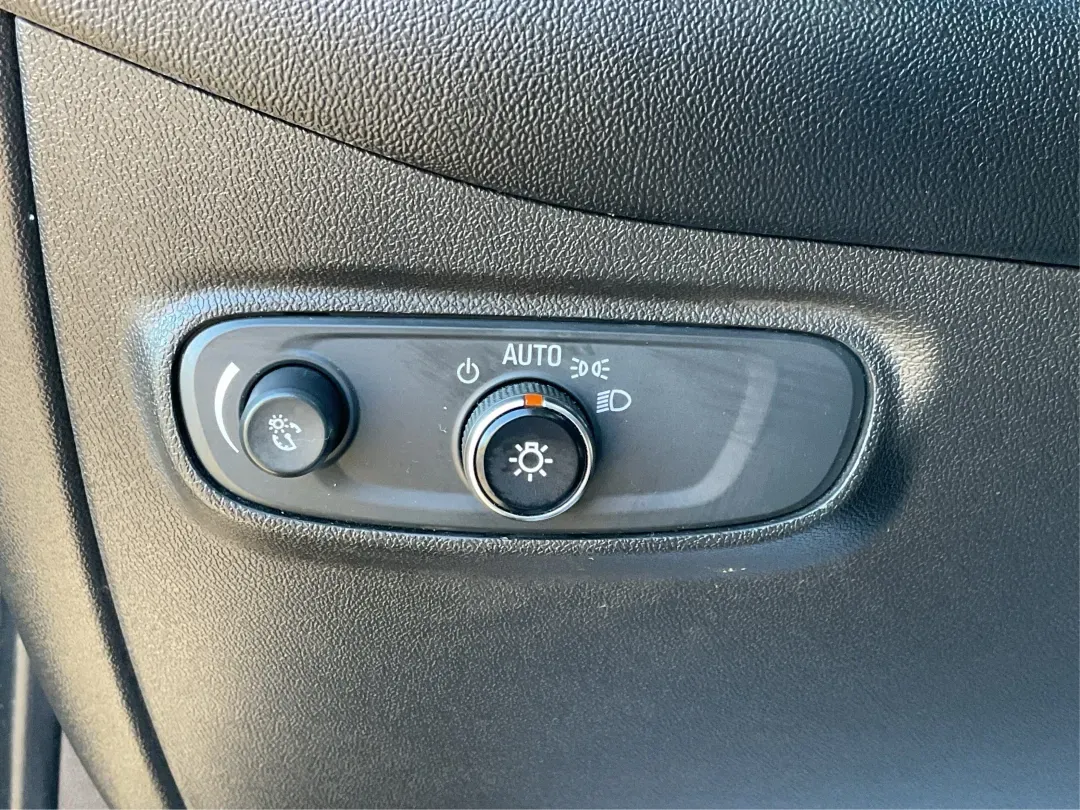 2019 Chevrolet Equinox LT (3GNAXKEV7KS) with an 1.5L I-4 gasoline direct injection engine, located at 8750 N County Rd 25A, Piqua, OH, 45356, (937) 908-9800, 40.164391, -84.232513 - **Adventure Awaits with the 2019 Chevrolet Equinox LT at Advantage Car and Credit Piqua, OH!**<br /> <br /> Are you ready to elevate your daily commute or embark on exciting weekend adventures? Look no further than this stunning 2019 Chevrolet Equinox LT, available at Advantage Car and Credit in Pi - Photo#17