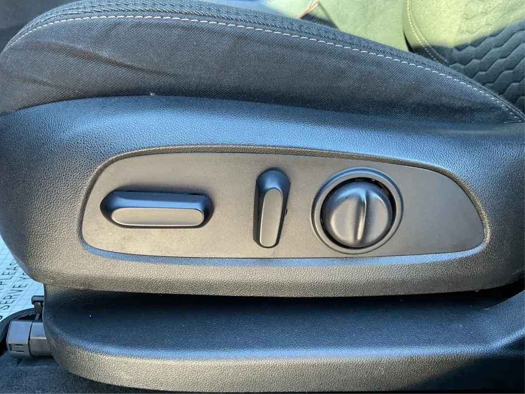 2019 Chevrolet Equinox LT (3GNAXKEV7KS) with an 1.5L I-4 gasoline direct injection engine, located at 1099 N County Rd 25A , Troy, OH, 45373, (937) 908-9800, 40.057079, -84.212883 - **Adventure Awaits with the 2019 Chevrolet Equinox LT at Advantage Car and Credit Piqua, OH!**<br /> <br /> Are you ready to elevate your daily commute or embark on exciting weekend adventures? Look no further than this stunning 2019 Chevrolet Equinox LT, available at Advantage Car and Credit in Pi - Photo#18