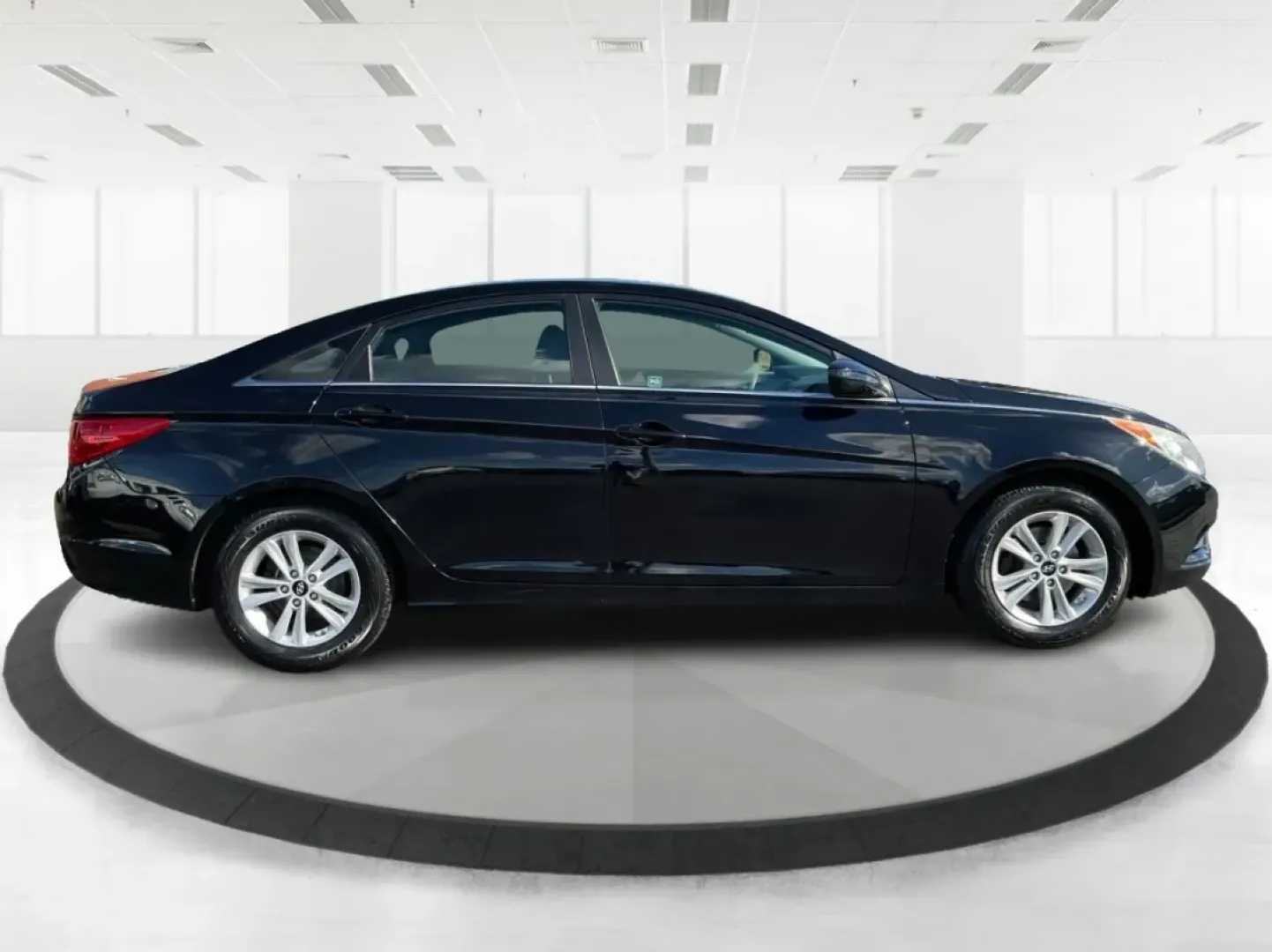 2013 Hyundai Sonata GLS (5NPEB4AC9DH) with an 2.4L I-4 gasoline direct injection engine, located at 1230 East Main St, Xenia, OH, 45385, (937) 908-9800, 39.688026, -83.910172 - **Drive Your Future with Confidence: Discover the 2013 Hyundai Sonata at Advantage Car and Credit**<br /> <br /> Are you ready to embrace a new lifestyle filled with reliability and comfort? Whether you're a growing family, a daily commuter, or someone who enjoys weekend getaways, the 2013 Hyundai S - Photo#1