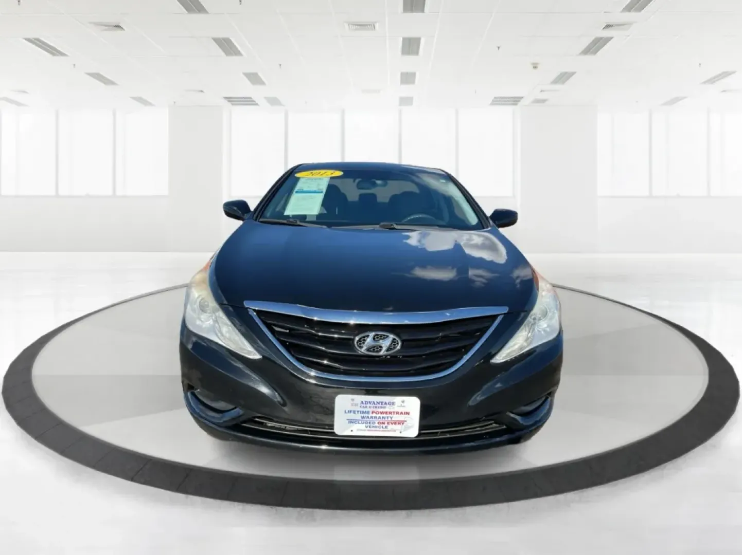 2013 Hyundai Sonata GLS (5NPEB4AC9DH) with an 2.4L I-4 gasoline direct injection engine, located at 1230 East Main St, Xenia, OH, 45385, (937) 908-9800, 39.688026, -83.910172 - **Drive Your Future with Confidence: Discover the 2013 Hyundai Sonata at Advantage Car and Credit**<br /> <br /> Are you ready to embrace a new lifestyle filled with reliability and comfort? Whether you're a growing family, a daily commuter, or someone who enjoys weekend getaways, the 2013 Hyundai S - Photo#7