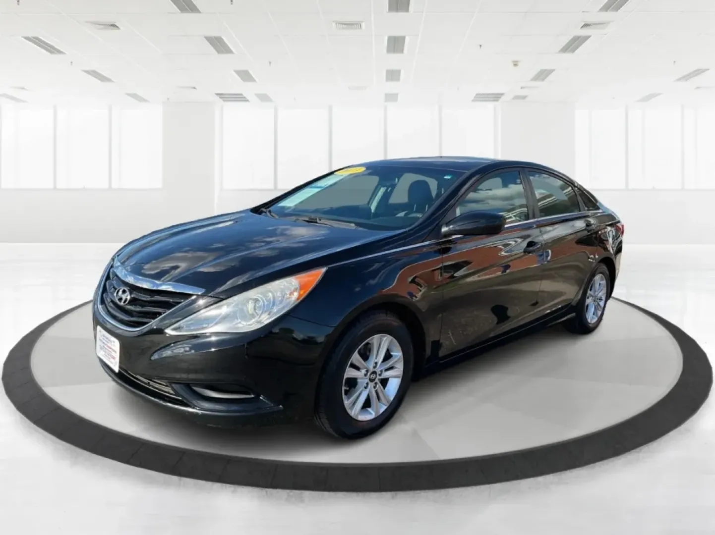2013 Hyundai Sonata GLS (5NPEB4AC9DH) with an 2.4L I-4 gasoline direct injection engine, located at 1230 East Main St, Xenia, OH, 45385, (937) 908-9800, 39.688026, -83.910172 - **Drive Your Future with Confidence: Discover the 2013 Hyundai Sonata at Advantage Car and Credit**<br /> <br /> Are you ready to embrace a new lifestyle filled with reliability and comfort? Whether you're a growing family, a daily commuter, or someone who enjoys weekend getaways, the 2013 Hyundai S - Photo#8