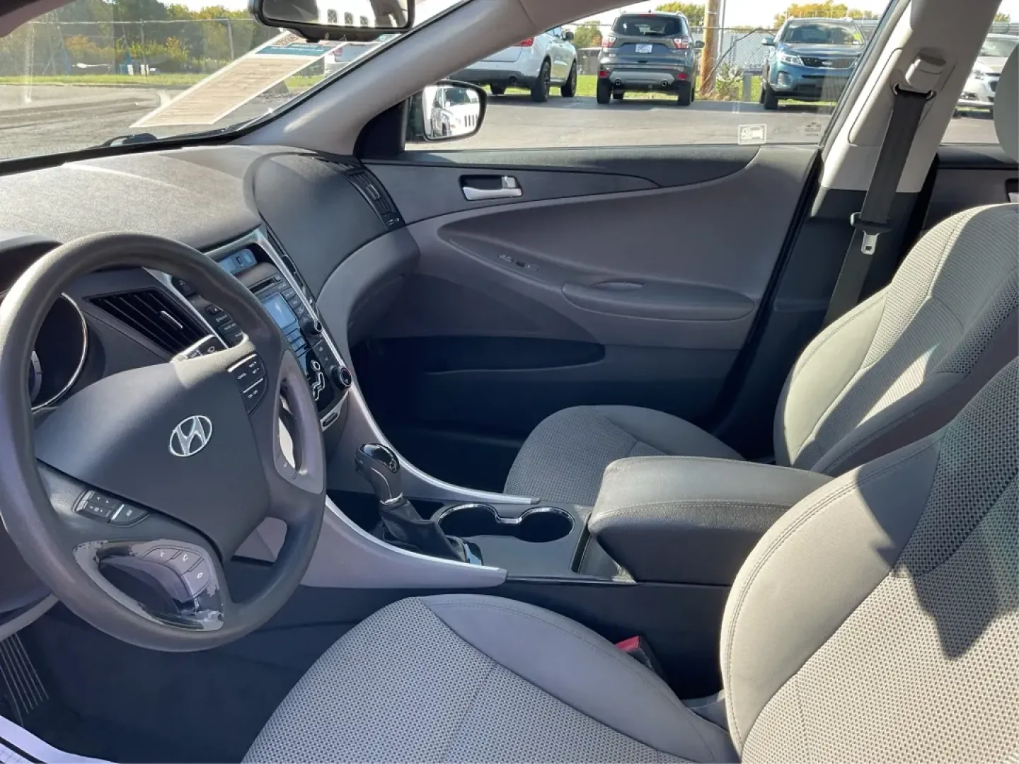 2013 Hyundai Sonata GLS (5NPEB4AC9DH) with an 2.4L I-4 gasoline direct injection engine, located at 1230 East Main St, Xenia, OH, 45385, (937) 908-9800, 39.688026, -83.910172 - **Drive Your Future with Confidence: Discover the 2013 Hyundai Sonata at Advantage Car and Credit**<br /> <br /> Are you ready to embrace a new lifestyle filled with reliability and comfort? Whether you're a growing family, a daily commuter, or someone who enjoys weekend getaways, the 2013 Hyundai S - Photo#9