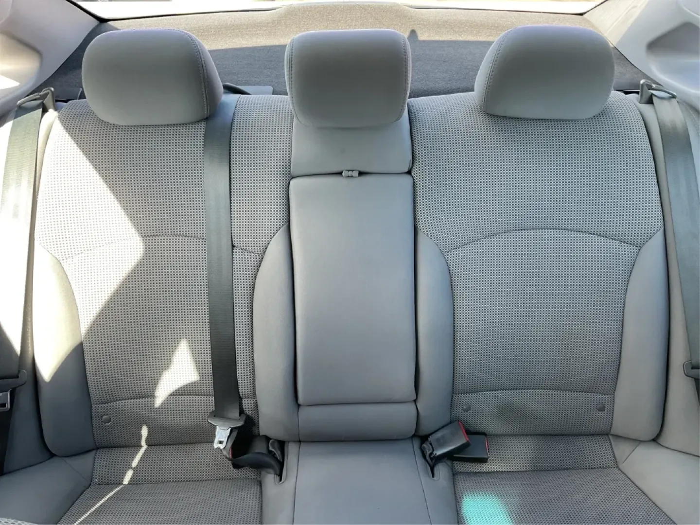 2013 Hyundai Sonata GLS (5NPEB4AC9DH) with an 2.4L I-4 gasoline direct injection engine, located at 1230 East Main St, Xenia, OH, 45385, (937) 908-9800, 39.688026, -83.910172 - **Drive Your Future with Confidence: Discover the 2013 Hyundai Sonata at Advantage Car and Credit**<br /> <br /> Are you ready to embrace a new lifestyle filled with reliability and comfort? Whether you're a growing family, a daily commuter, or someone who enjoys weekend getaways, the 2013 Hyundai S - Photo#14