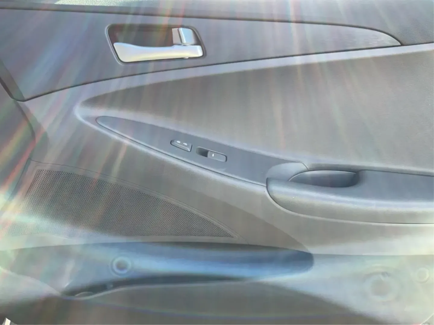 2013 Hyundai Sonata GLS (5NPEB4AC9DH) with an 2.4L I-4 gasoline direct injection engine, located at 1230 East Main St, Xenia, OH, 45385, (937) 908-9800, 39.688026, -83.910172 - **Drive Your Future with Confidence: Discover the 2013 Hyundai Sonata at Advantage Car and Credit**<br /> <br /> Are you ready to embrace a new lifestyle filled with reliability and comfort? Whether you're a growing family, a daily commuter, or someone who enjoys weekend getaways, the 2013 Hyundai S - Photo#18