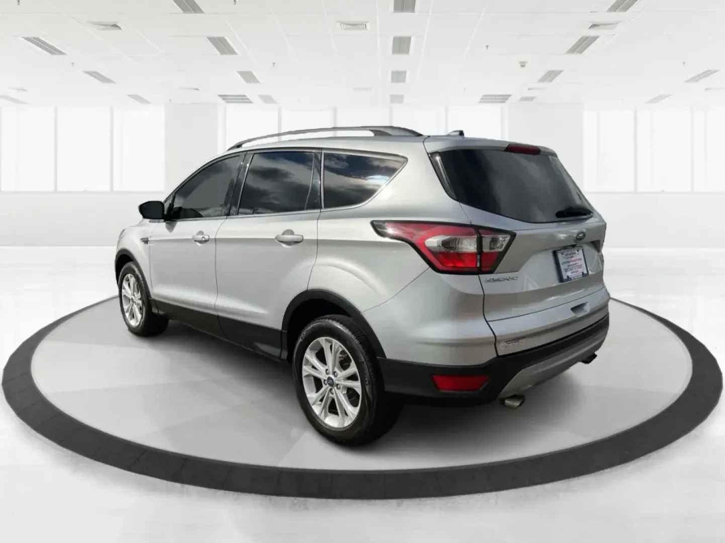 2018 Ford Escape SE (1FMCU0GD0JU) with an Other engine, located at 4508 South Dixie Dr, Moraine, OH, 45439, (937) 908-9800, 39.689976, -84.218452 - **Adventure Awaits: Your Perfect 2018 Ford Escape SE at Advantage Car and Credit Moraine**<br /> <br /> Are you ready to elevate your daily commute and weekend adventures? Discover a lifestyle of convenience and comfort with the 2018 Ford Escape SE available now at Advantage Car and Credit Moraine - Photo#4