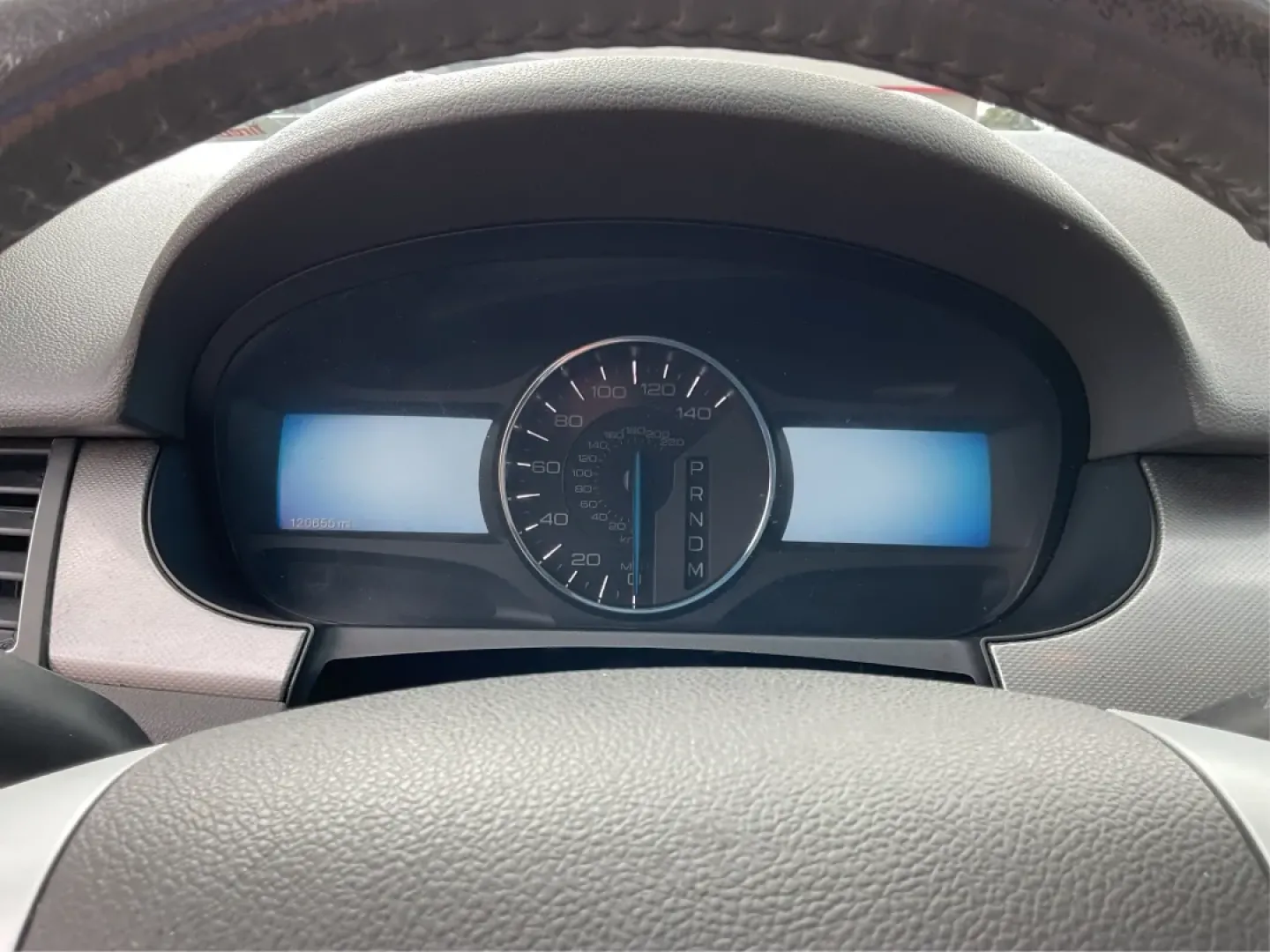 2011 Ford Edge SEL FWD (2FMDK3JC4BB) with an 3.5L V6 DOHC 24V engine, 6-Speed Automatic transmission, located at 1099 N County Rd 25A , Troy, OH, 45373, (937) 908-9800, 40.057079, -84.212883 - **Experience the Ultimate Family Adventure with the 2011 Ford Edge SEL at Advantage Car and Credit - Riverside!**<br /> <br /> Are you ready to embark on your next family road trip or weekend adventure? The 2011 Ford Edge SEL is your perfect companion for all of life's journeys, whether you're headi - Photo#15