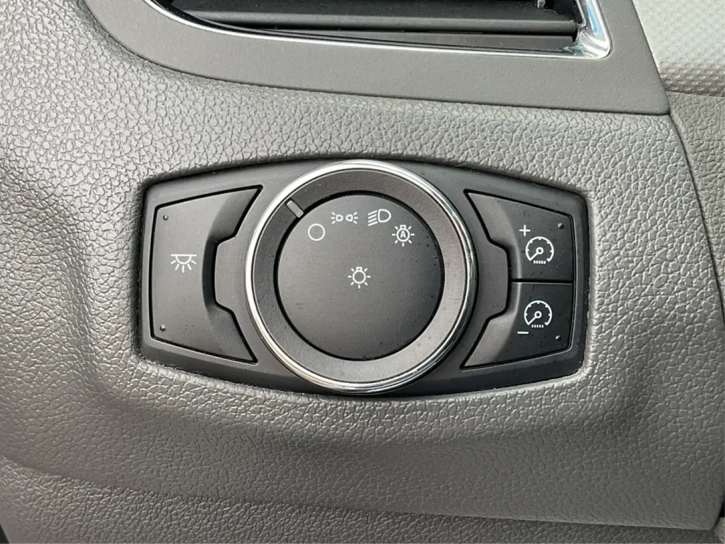 2011 Ford Edge SEL FWD (2FMDK3JC4BB) with an 3.5L V6 DOHC 24V engine, 6-Speed Automatic transmission, located at 1099 N County Rd 25A , Troy, OH, 45373, (937) 908-9800, 40.057079, -84.212883 - **Experience the Ultimate Family Adventure with the 2011 Ford Edge SEL at Advantage Car and Credit - Riverside!**<br /> <br /> Are you ready to embark on your next family road trip or weekend adventure? The 2011 Ford Edge SEL is your perfect companion for all of life's journeys, whether you're headi - Photo#17