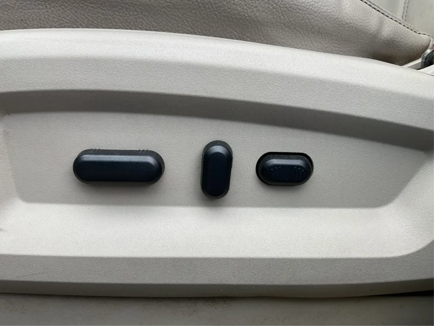 2011 Ford Edge SEL FWD (2FMDK3JC4BB) with an 3.5L V6 DOHC 24V engine, 6-Speed Automatic transmission, located at 1099 N County Rd 25A , Troy, OH, 45373, (937) 908-9800, 40.057079, -84.212883 - **Experience the Ultimate Family Adventure with the 2011 Ford Edge SEL at Advantage Car and Credit - Riverside!**<br /> <br /> Are you ready to embark on your next family road trip or weekend adventure? The 2011 Ford Edge SEL is your perfect companion for all of life's journeys, whether you're headi - Photo#18